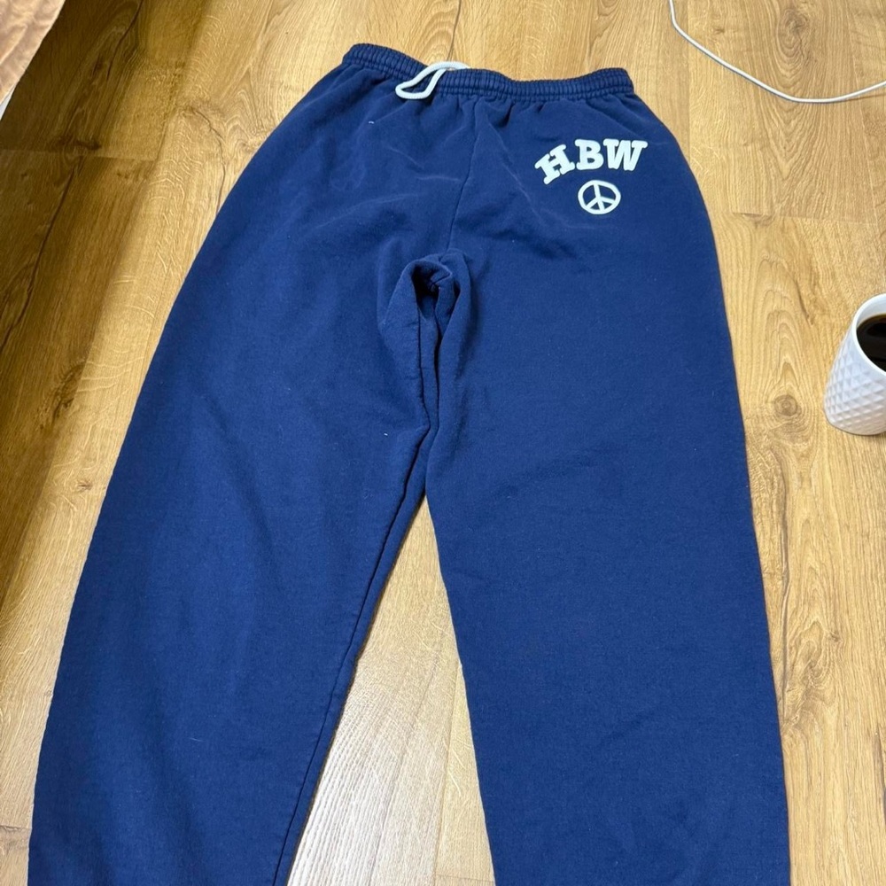 Medium navy sweatpants with adjustable drawstring